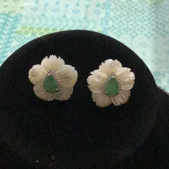 New Green Sapphire Mother of Pearl Set - Picture 3 of 8